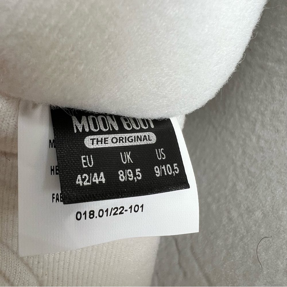 Icon Moon Boots - Picture 7 of 9